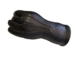 Glove for a patient with Otto-Bock prosthesis. It is hardly visible that it is a prosthesis.