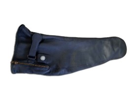 For a customer with a congenital malformation of both forearms. The gloves are made of goat nappa leather and are equipped with a heating system that provides comfortable warmth for 90 minutes.