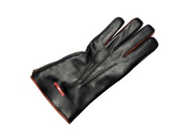Special glove after amputation of the thumb. The heating band was placed directly into each fingertip and protects the sensitive amputation areas of the thumb.