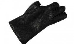 Für eine Hand mit angeborener Fehlbildung, an der nur kurze Fingerstümpfe vorhanden sind. Die Fingerenden wurden breiter angelegt und durch Einarbeiten von Polstermaterial werden die Fingerkuppen zusätzlich geschützt.