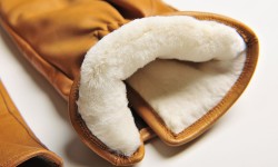 Ob Amputation oder Complex Regional Pain Syndrom (CRPS) der Hand - ein individuell angepasstes, dämpfendes Futter hilft bei erhöhter Schmerzempfindlichkeit. Das Außenmaterial ist aus sehr weichem und strapazierfähigem Lammnappa